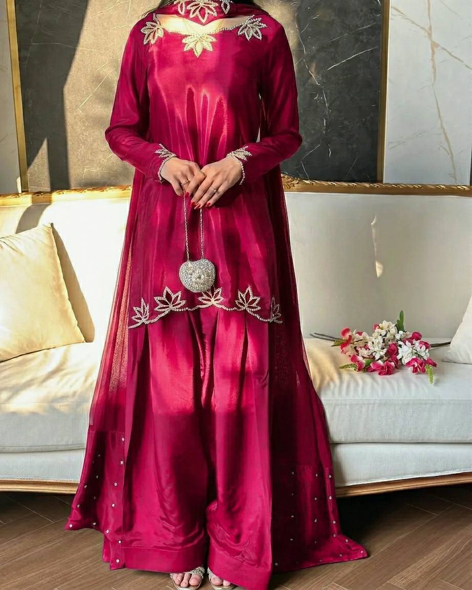 The Midnight Onyx Lotus-Embroidered Silk Set
